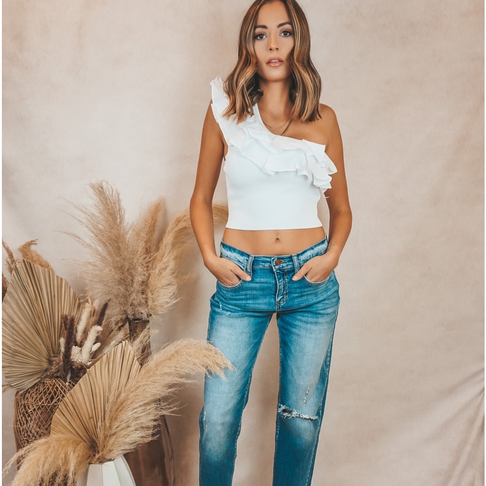 One shoulder crop top